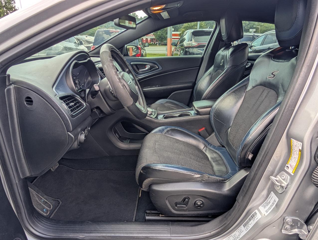 Chrysler 200  2015