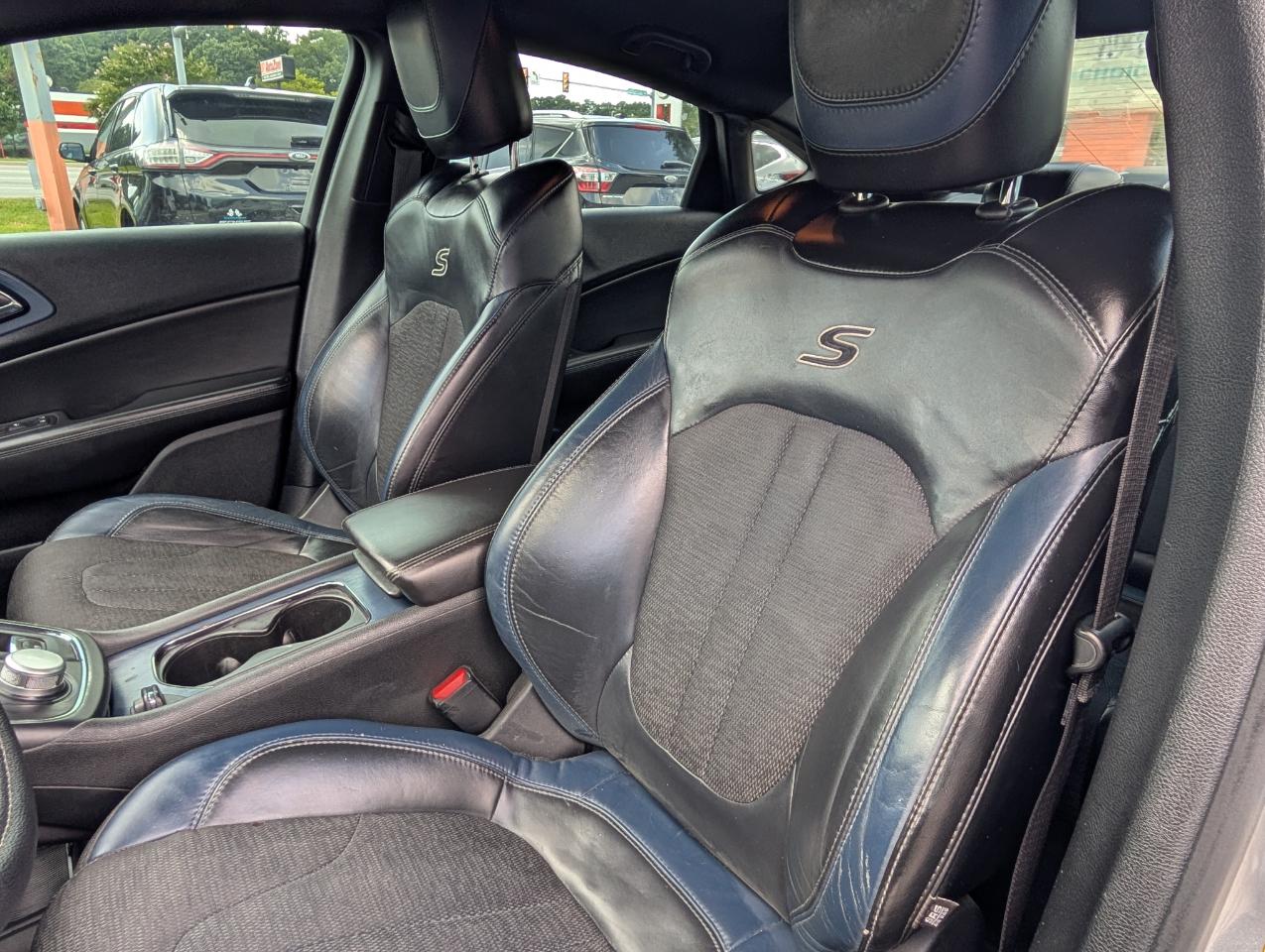 Chrysler 200  2015
