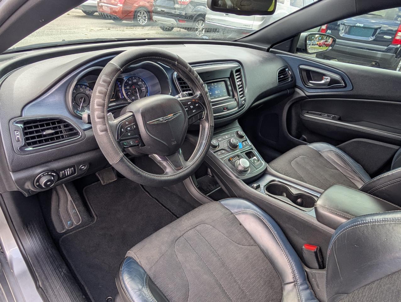 Chrysler 200  2015