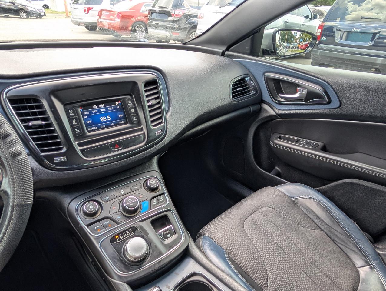 Chrysler 200  2015