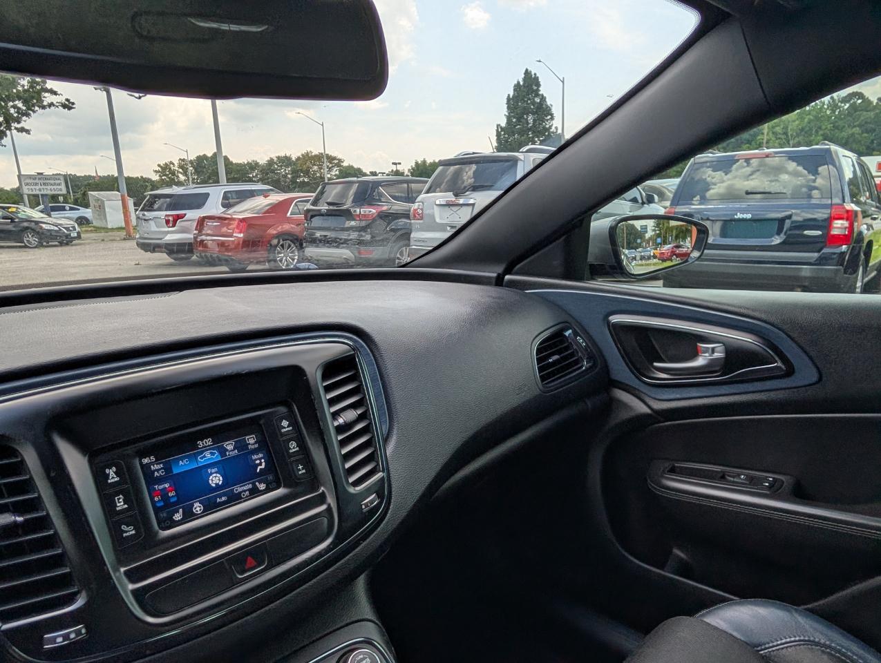 Chrysler 200  2015