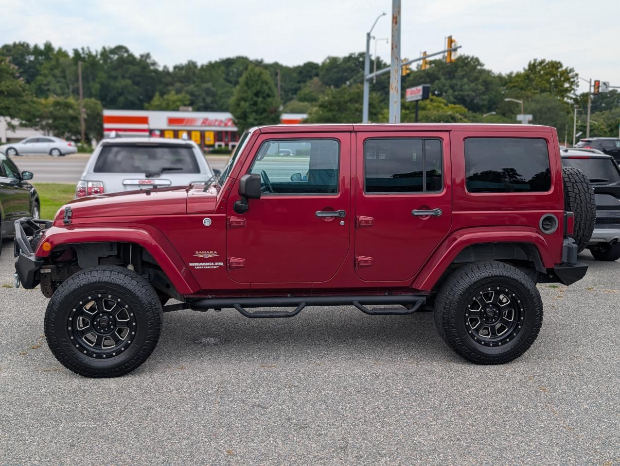 Jeep Wrangler Unlimited 4WD 4dr Sahara 2011