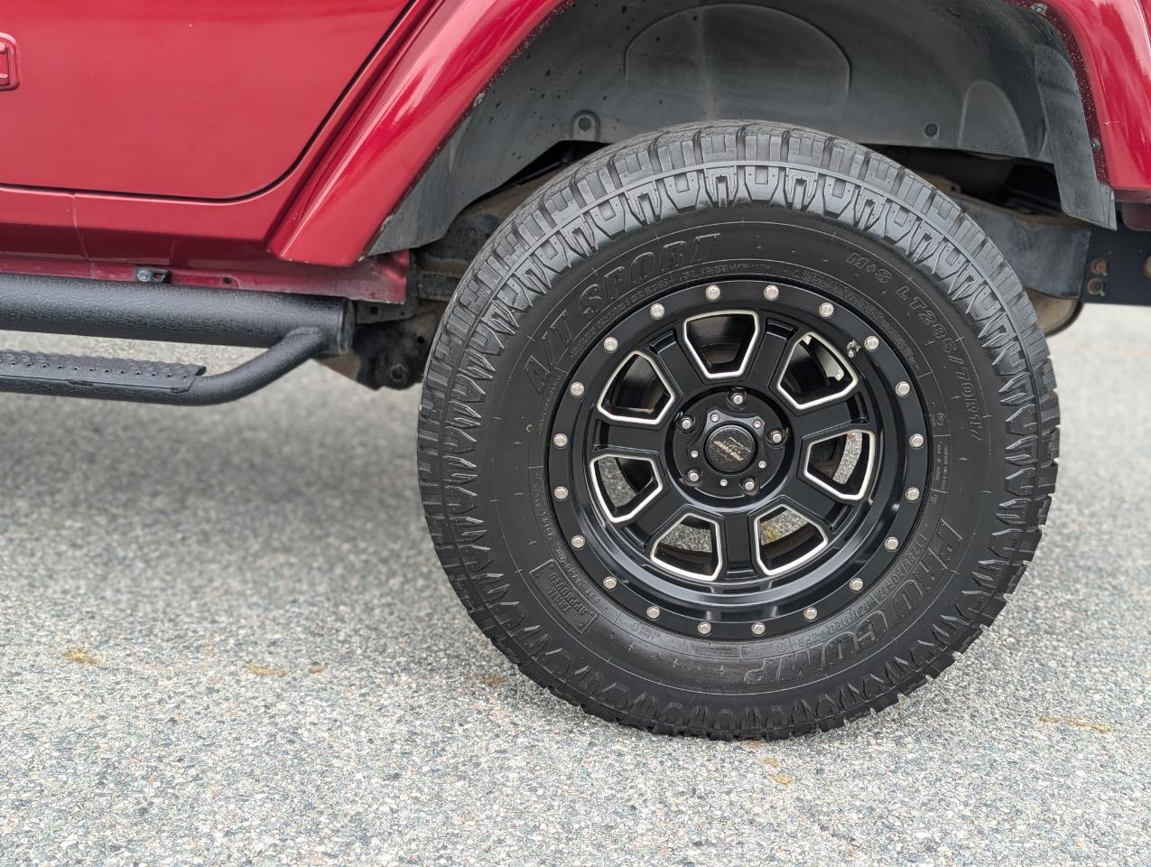 Jeep Wrangler Unlimited 4WD 4dr Sahara 2011