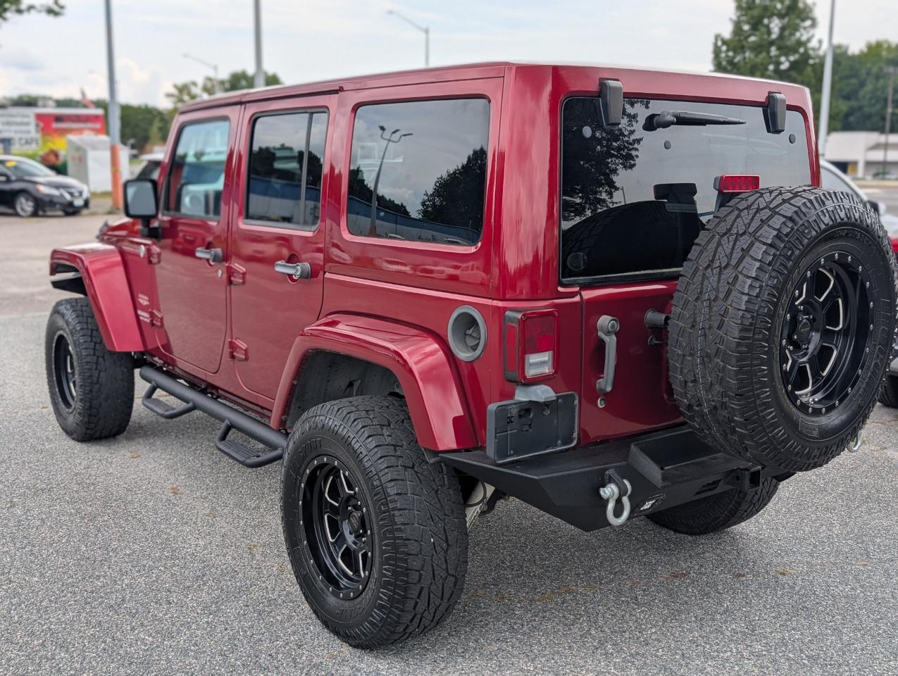 Jeep Wrangler Unlimited 4WD 4dr Sahara 2011