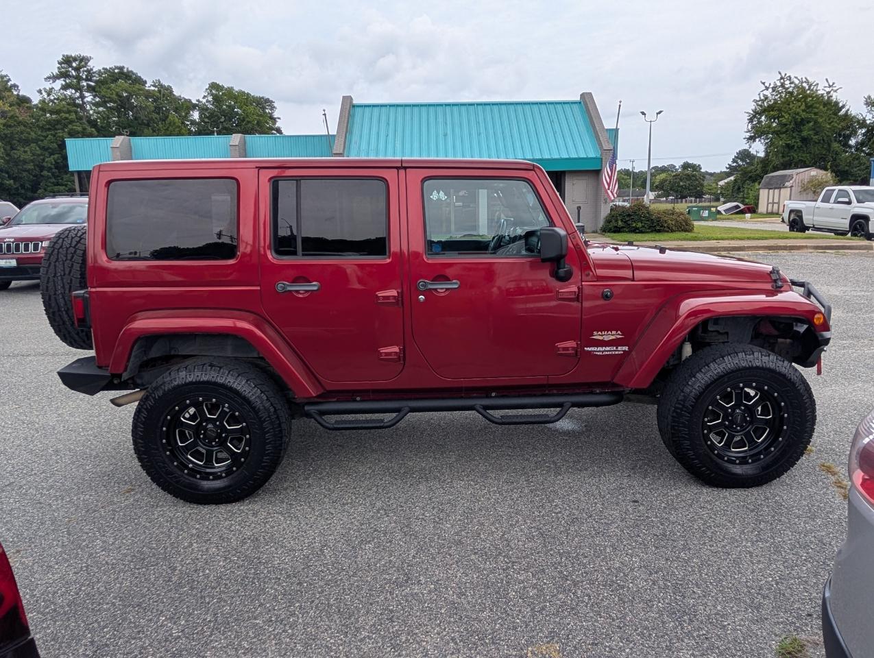Jeep Wrangler Unlimited 4WD 4dr Sahara 2011