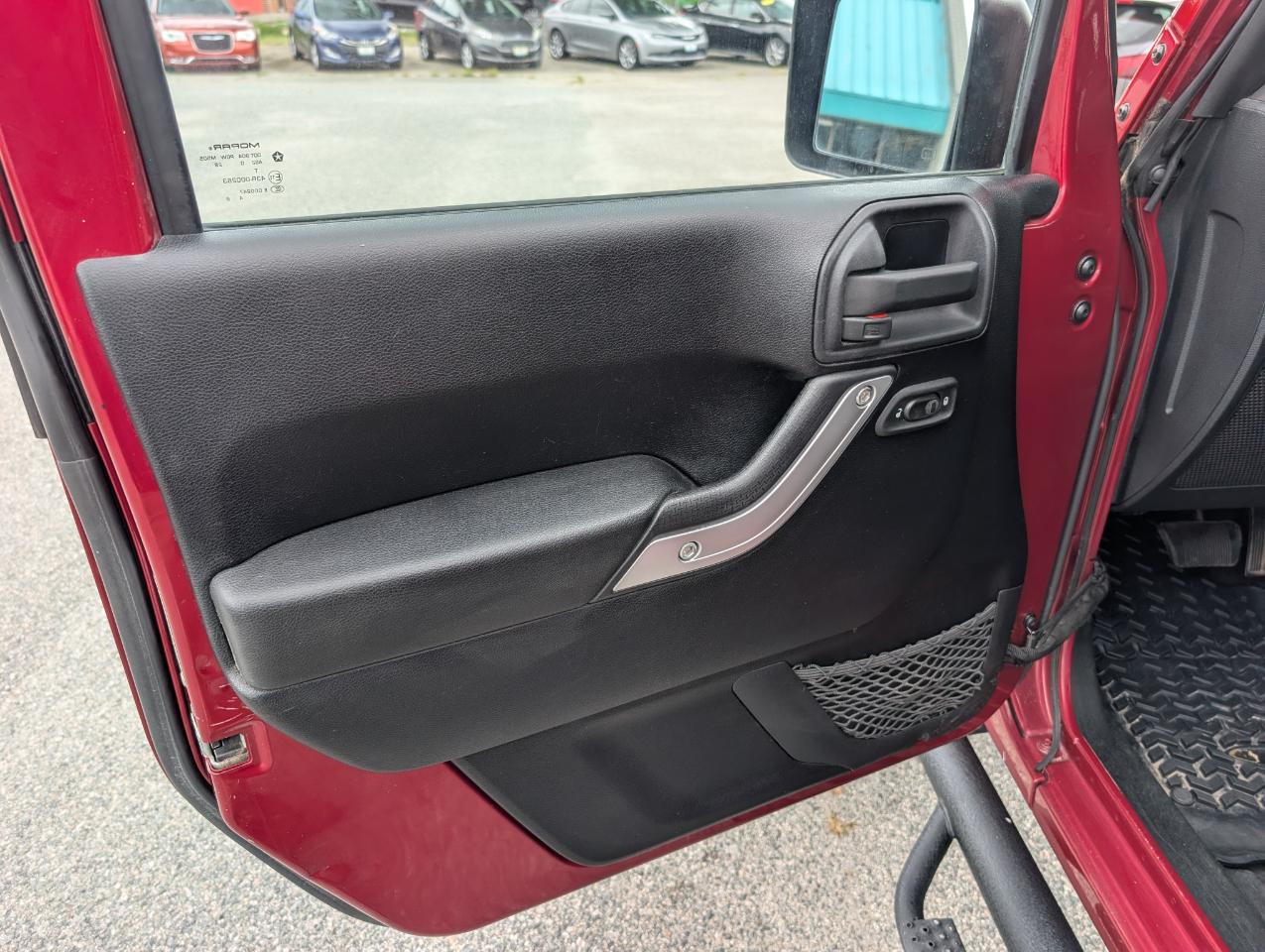 Jeep Wrangler Unlimited 4WD 4dr Sahara 2011