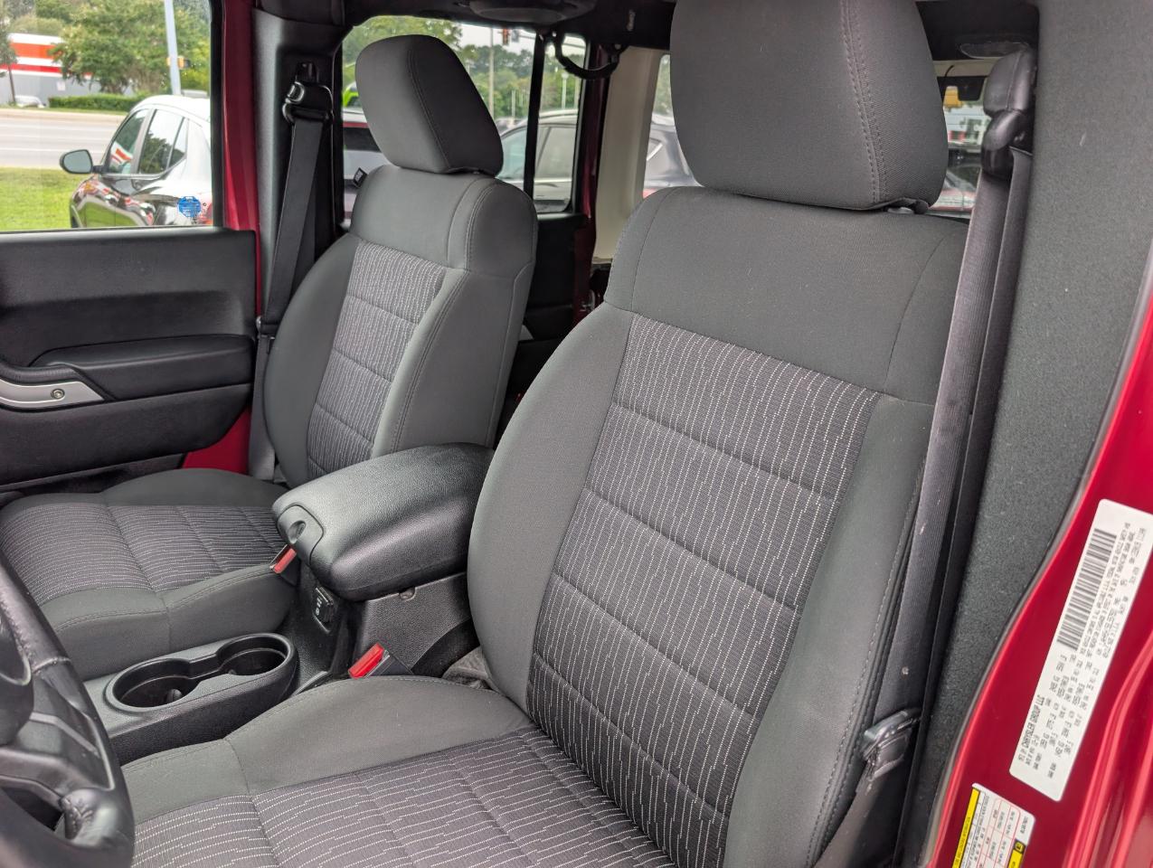 Jeep Wrangler Unlimited 4WD 4dr Sahara 2011