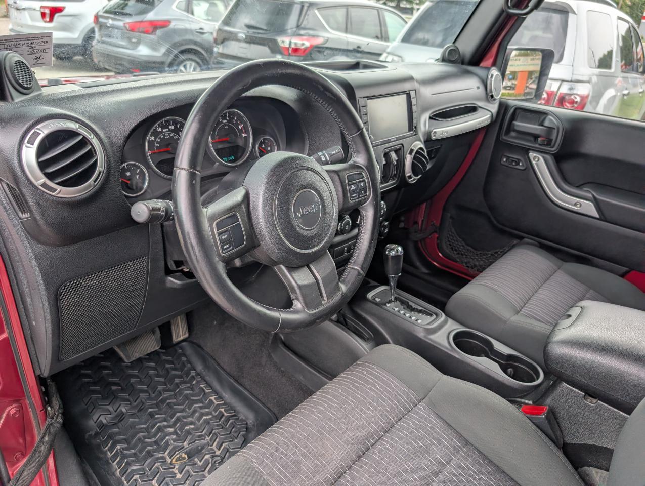 Jeep Wrangler Unlimited 4WD 4dr Sahara 2011