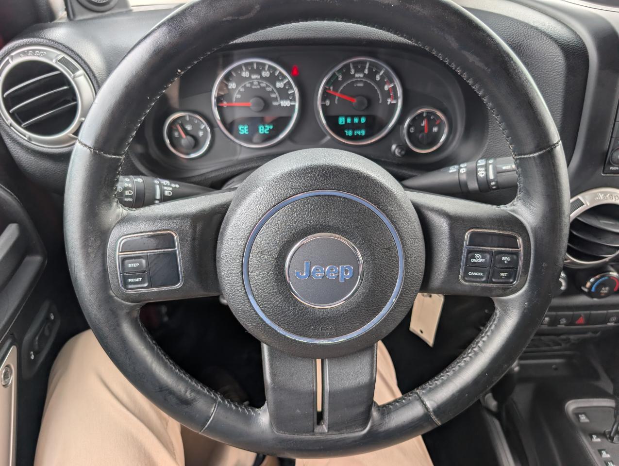 Jeep Wrangler Unlimited 4WD 4dr Sahara 2011