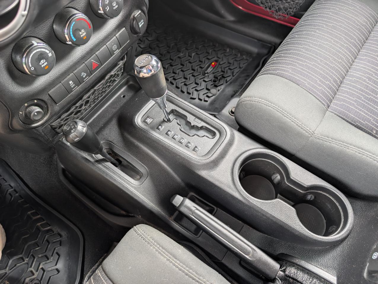 Jeep Wrangler Unlimited 4WD 4dr Sahara 2011