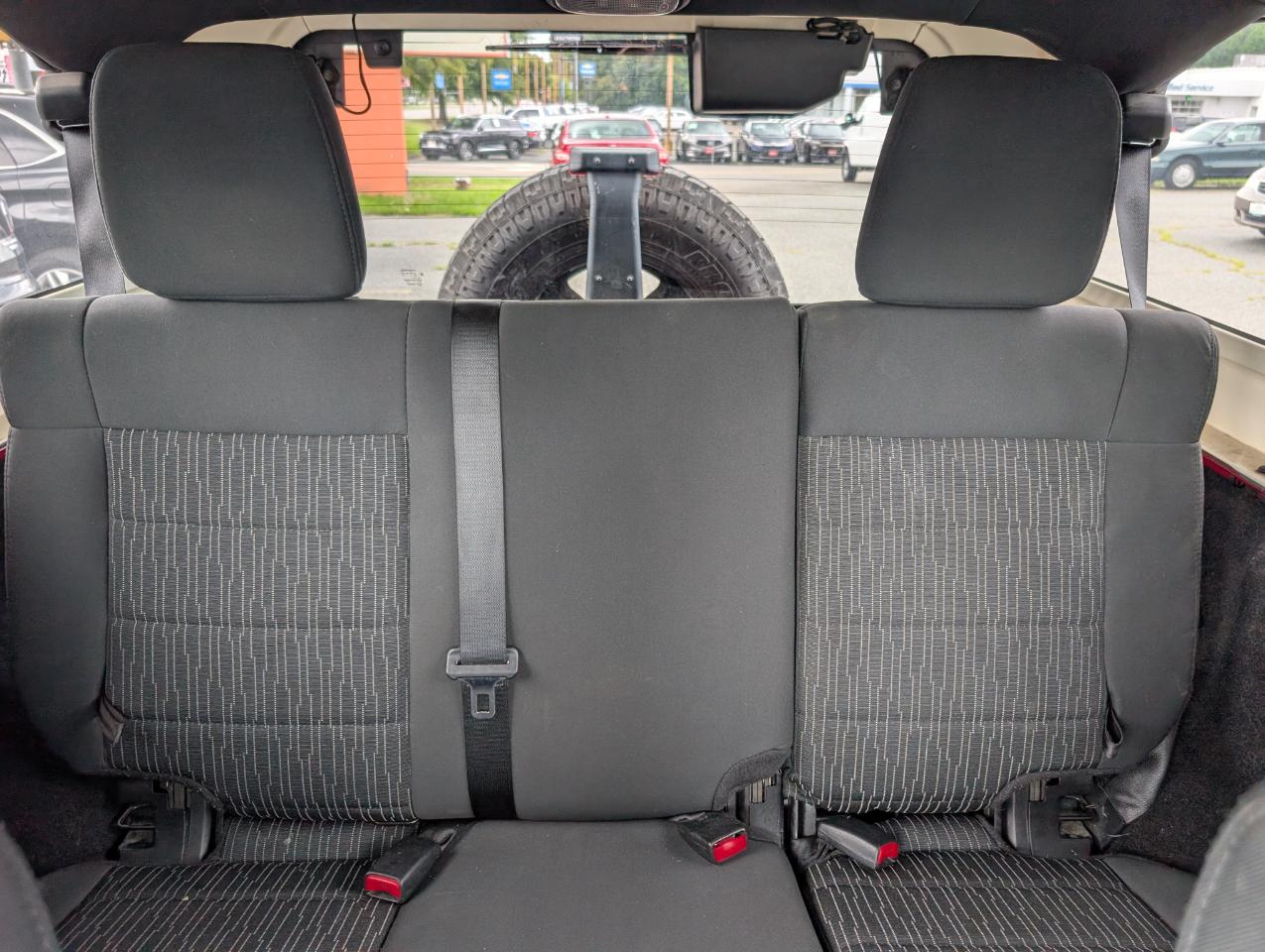 Jeep Wrangler Unlimited 4WD 4dr Sahara 2011