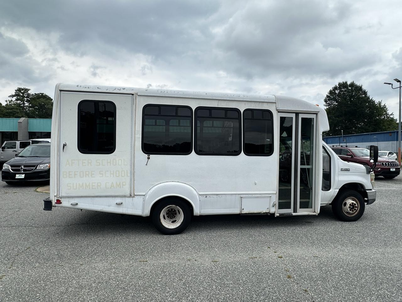 Ford Econoline Commercial Cutaway E-450 Super Duty 158" DRW 2012