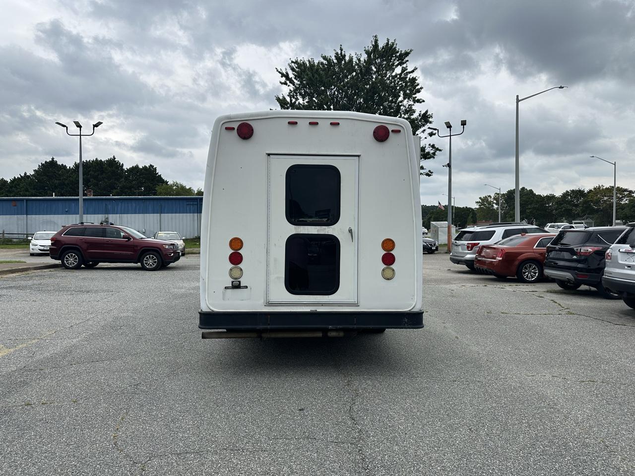 Ford Econoline Commercial Cutaway E-450 Super Duty 158" DRW 2012