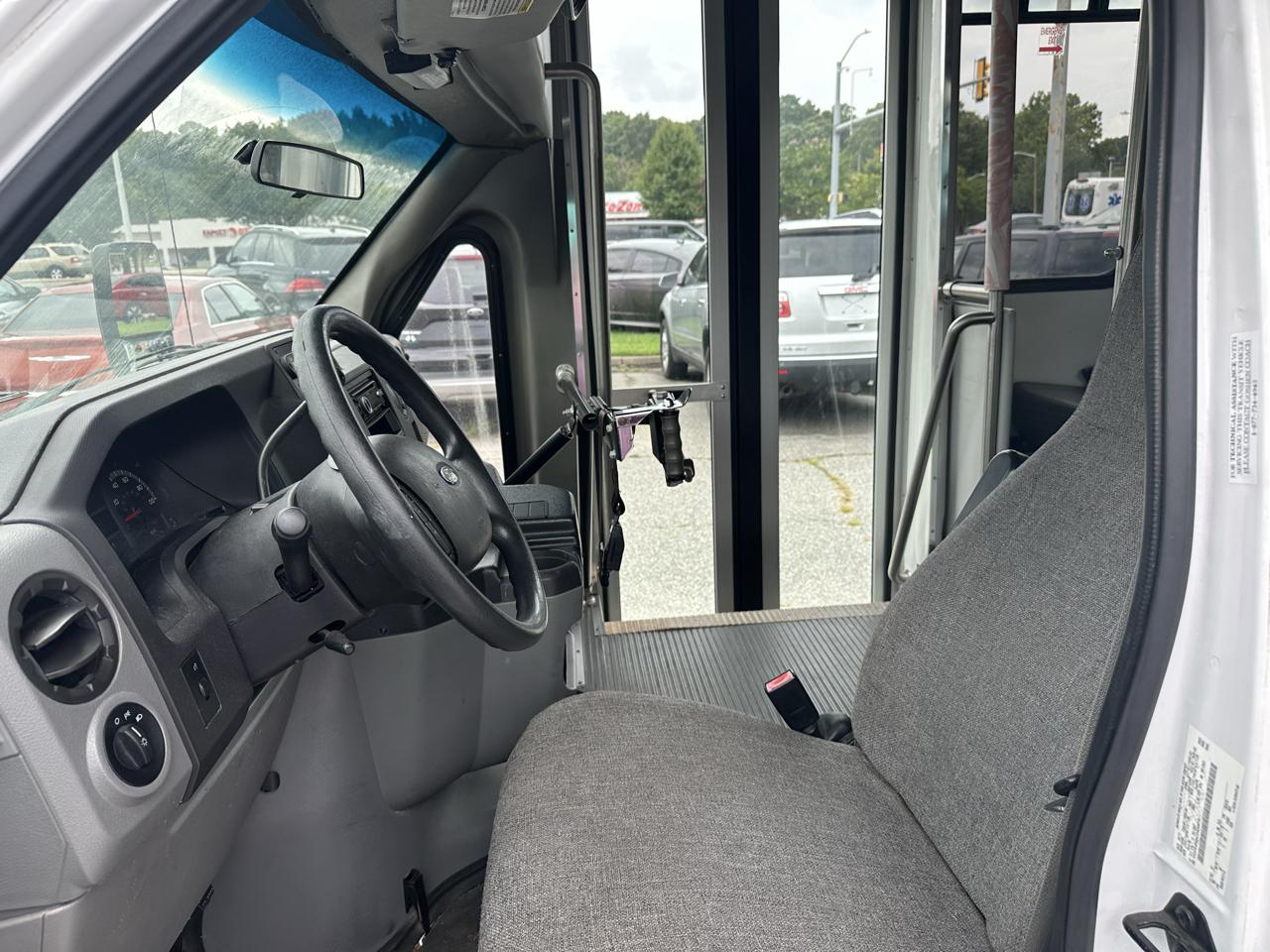 Ford Econoline Commercial Cutaway E-450 Super Duty 158" DRW 2012