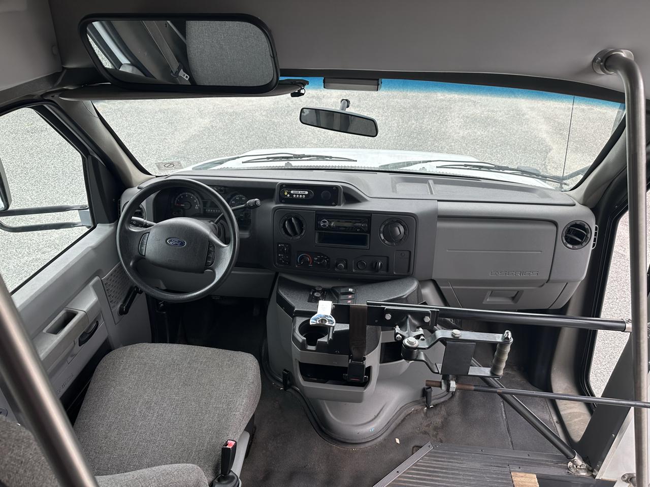 Ford Econoline Commercial Cutaway E-450 Super Duty 158" DRW 2012
