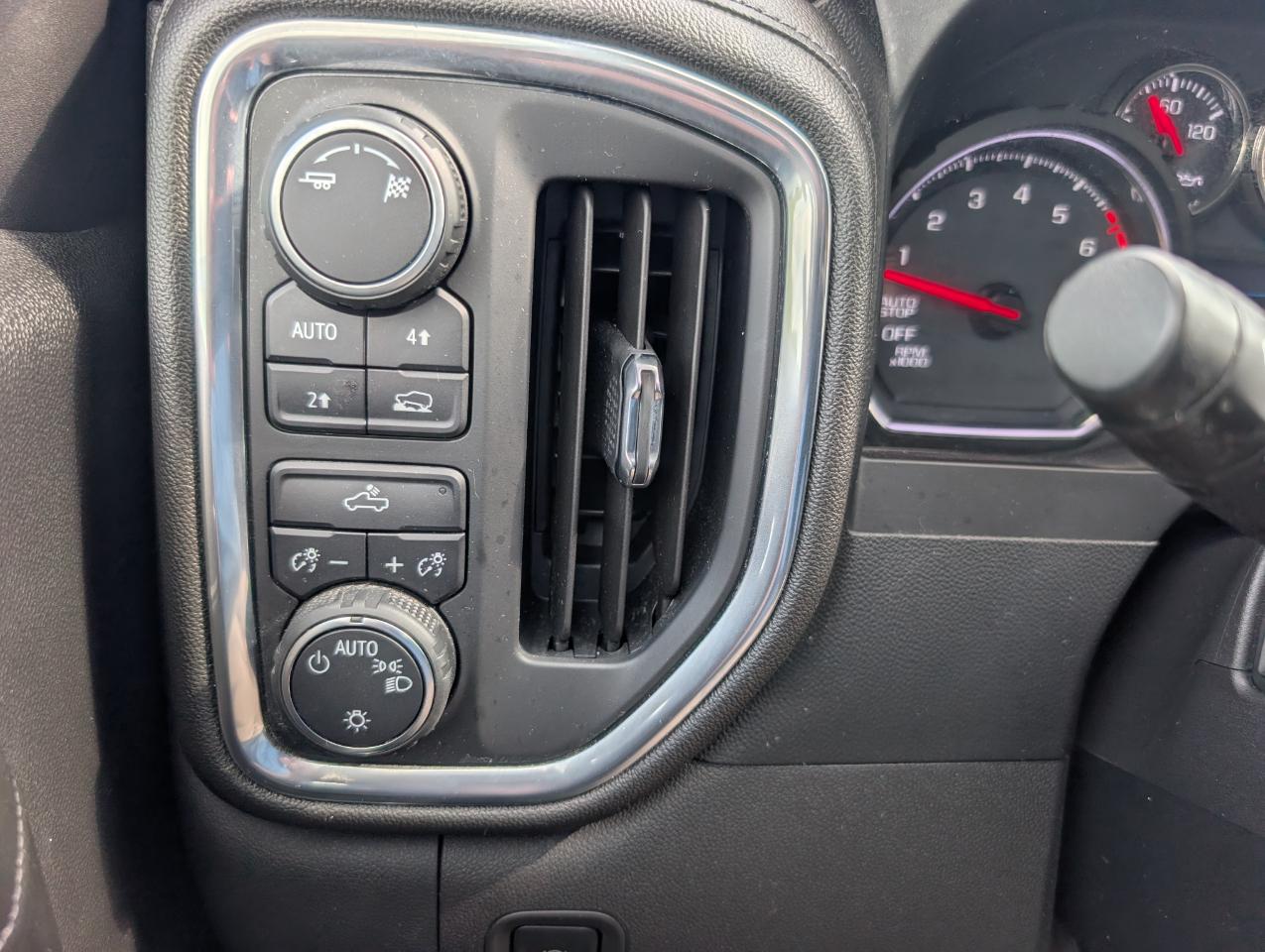 Chevrolet Silverado 1500 4WD Crew Cab 147" LT 2019