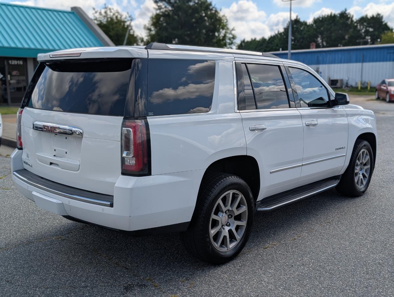 GMC Yukon photo 8