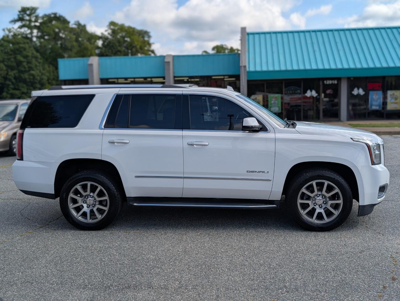 GMC Yukon photo 9