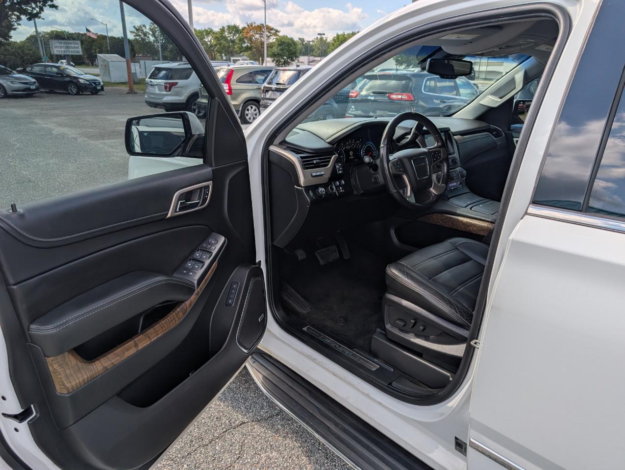 GMC Yukon photo 12