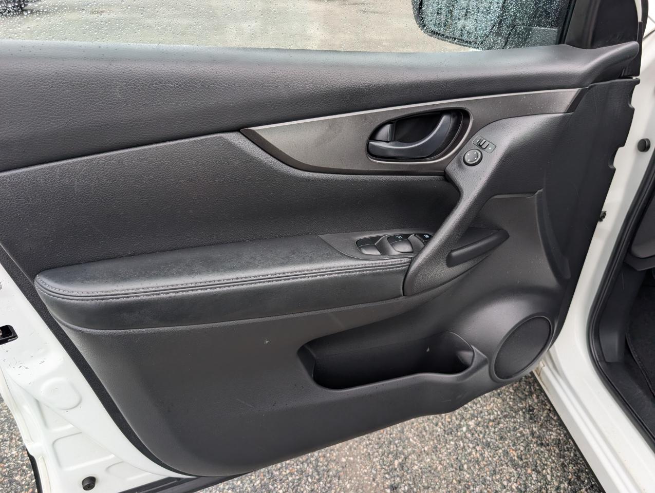 Nissan Rogue Sport photo 12