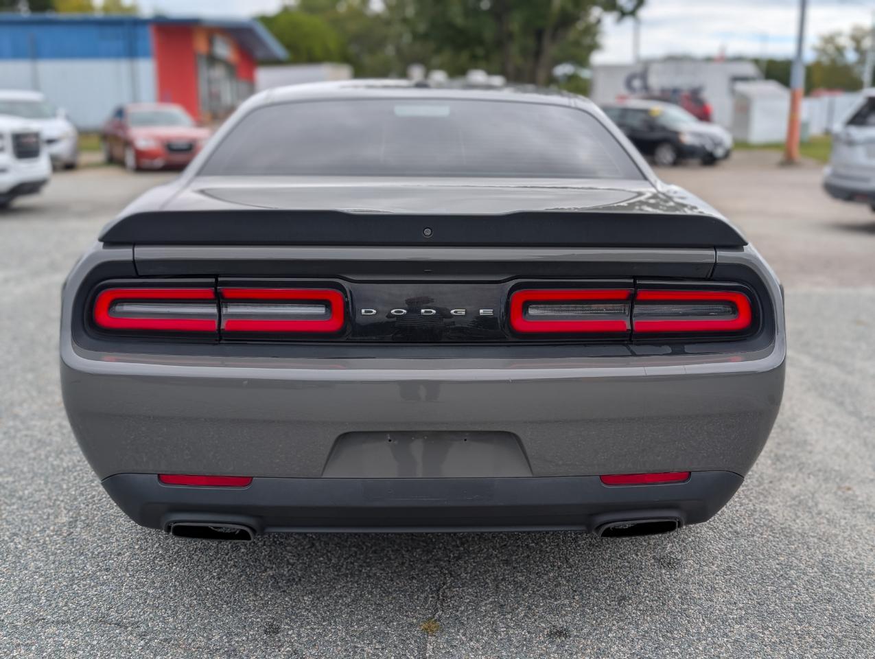 Dodge Challenger SXT RWD 2018