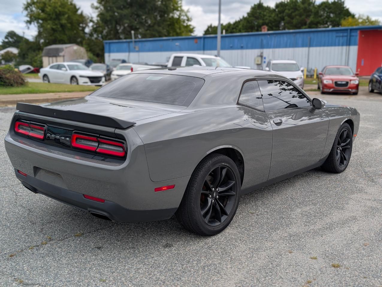 Dodge Challenger SXT RWD 2018