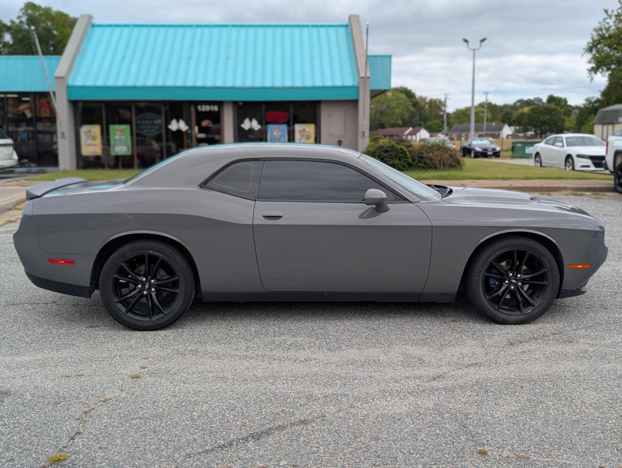 Dodge Challenger SXT RWD 2018