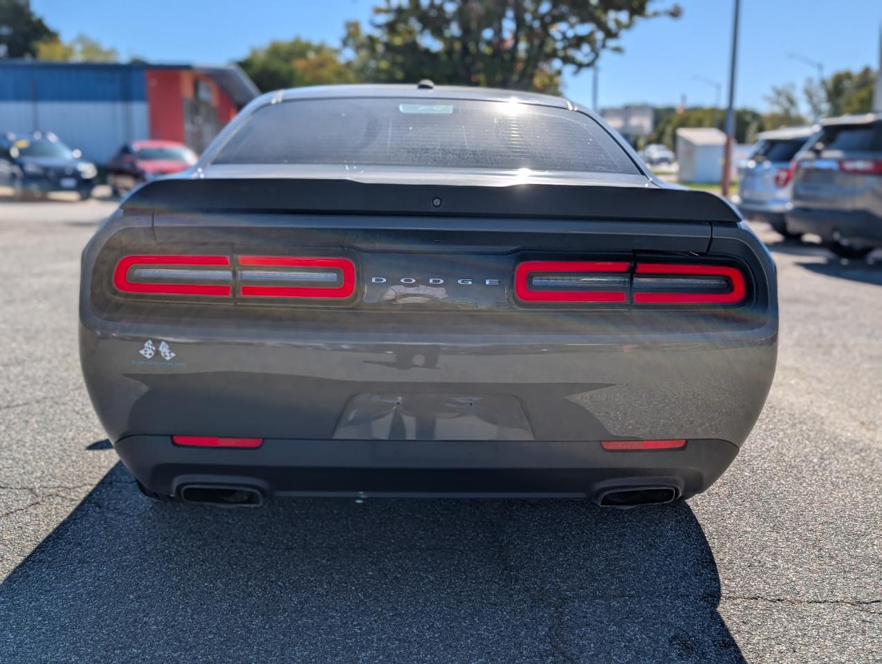 Dodge Challenger SXT RWD 2018
