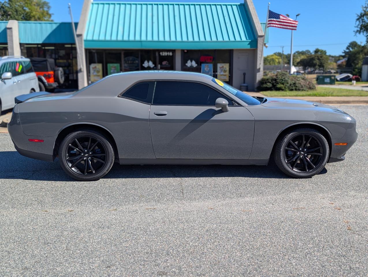 Dodge Challenger SXT RWD 2018
