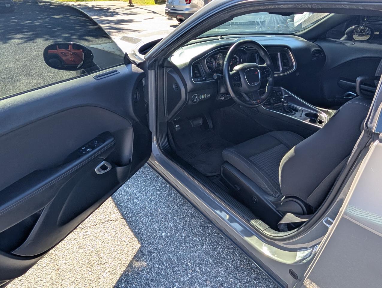 Dodge Challenger SXT RWD 2018