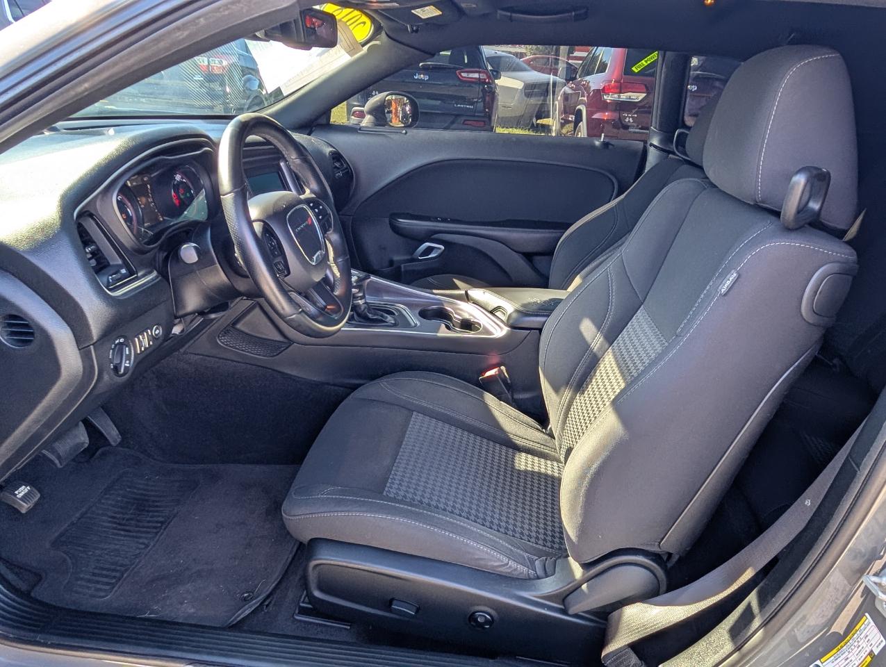 Dodge Challenger SXT RWD 2018