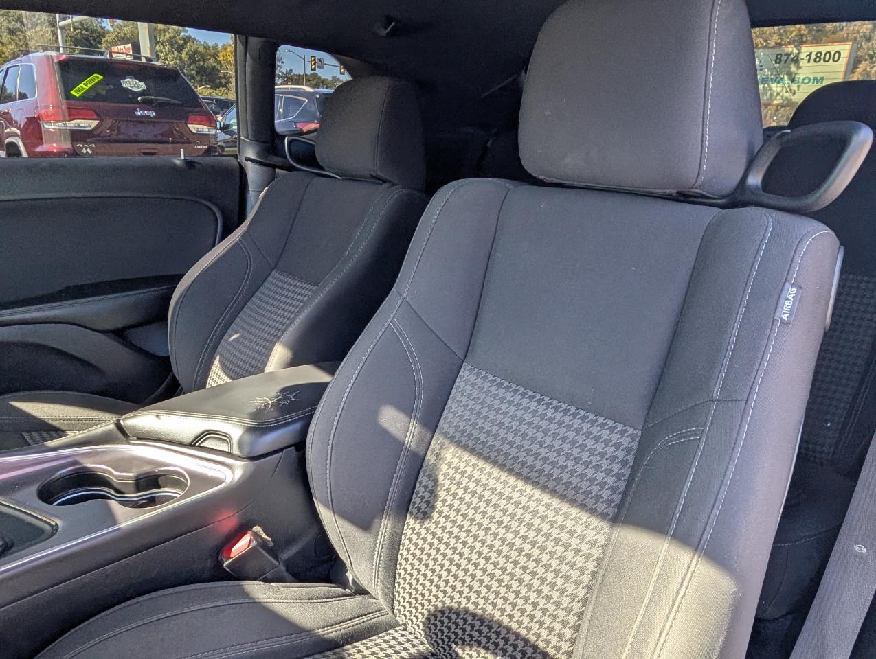 Dodge Challenger SXT RWD 2018