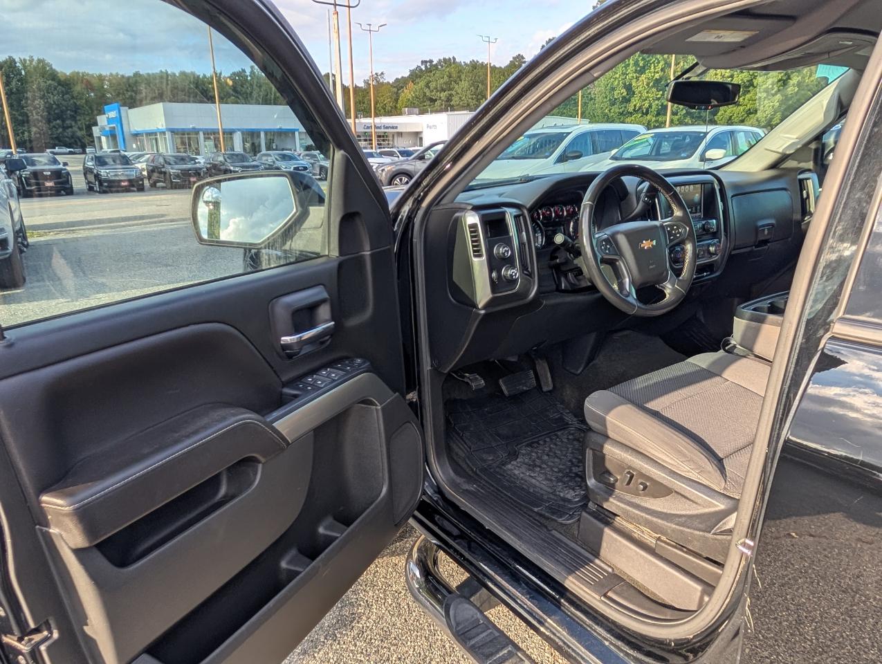Chevrolet Silverado 1500 4WD Crew Cab 143.5" LT w/1LT 2018