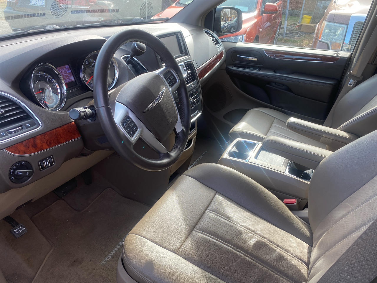 Chrysler Town & Country Touring 2012