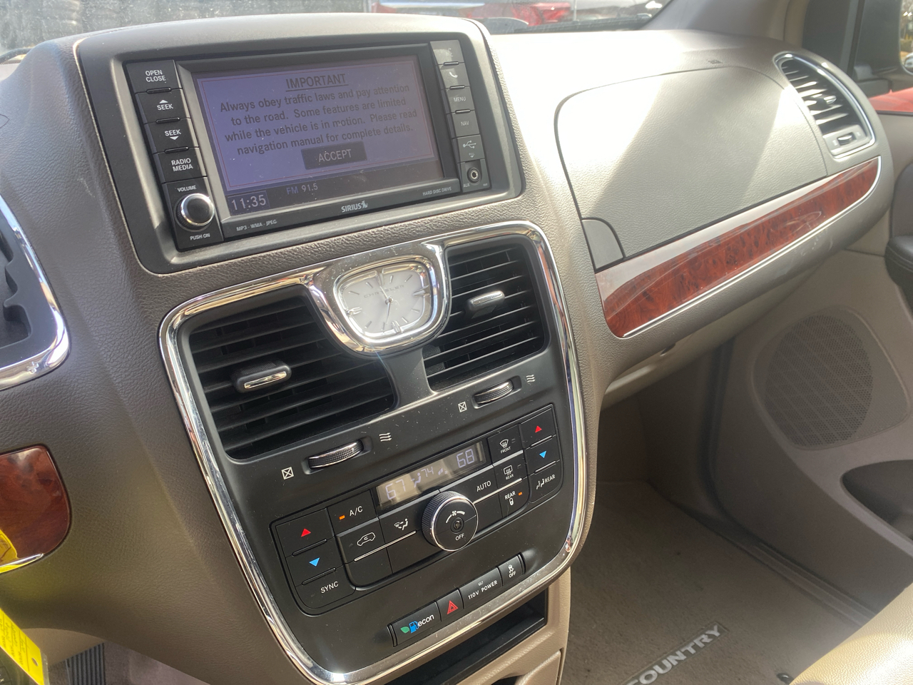 Chrysler Town & Country Touring 2012