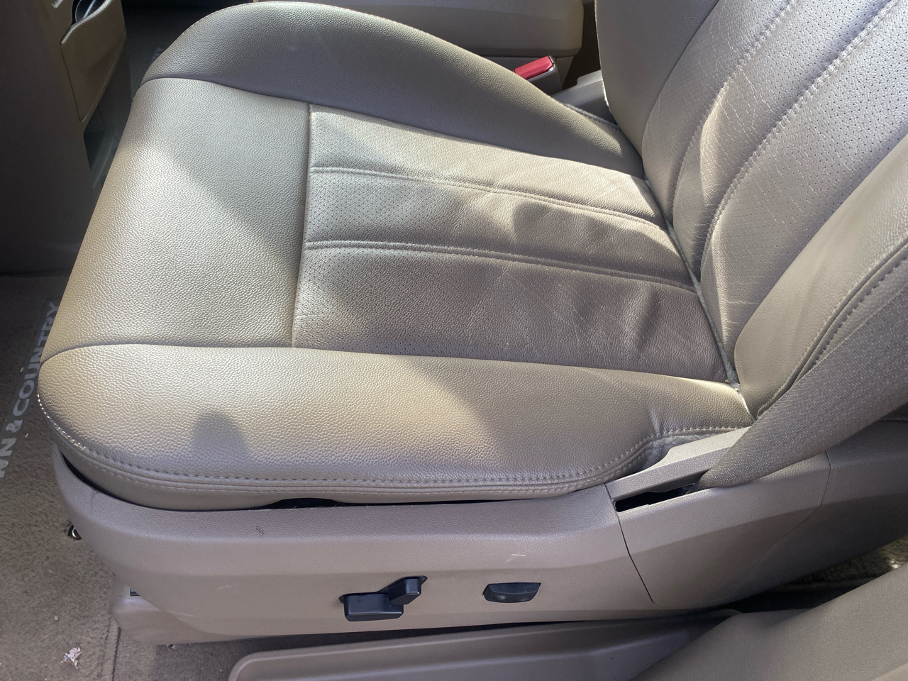 Chrysler Town & Country Touring 2012