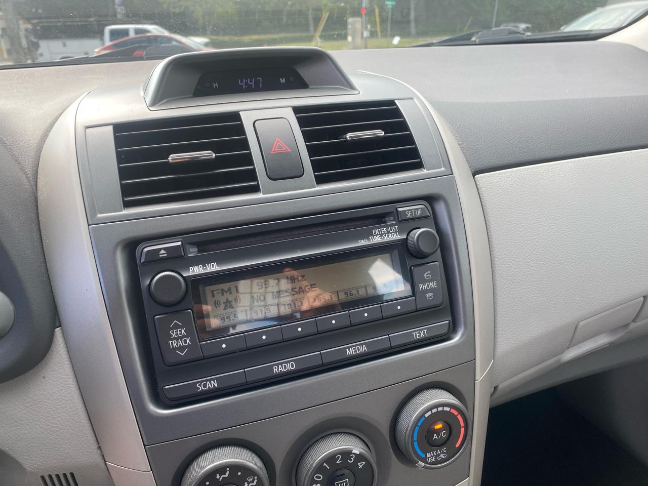 Toyota Corolla LE 4D Sedan 2012