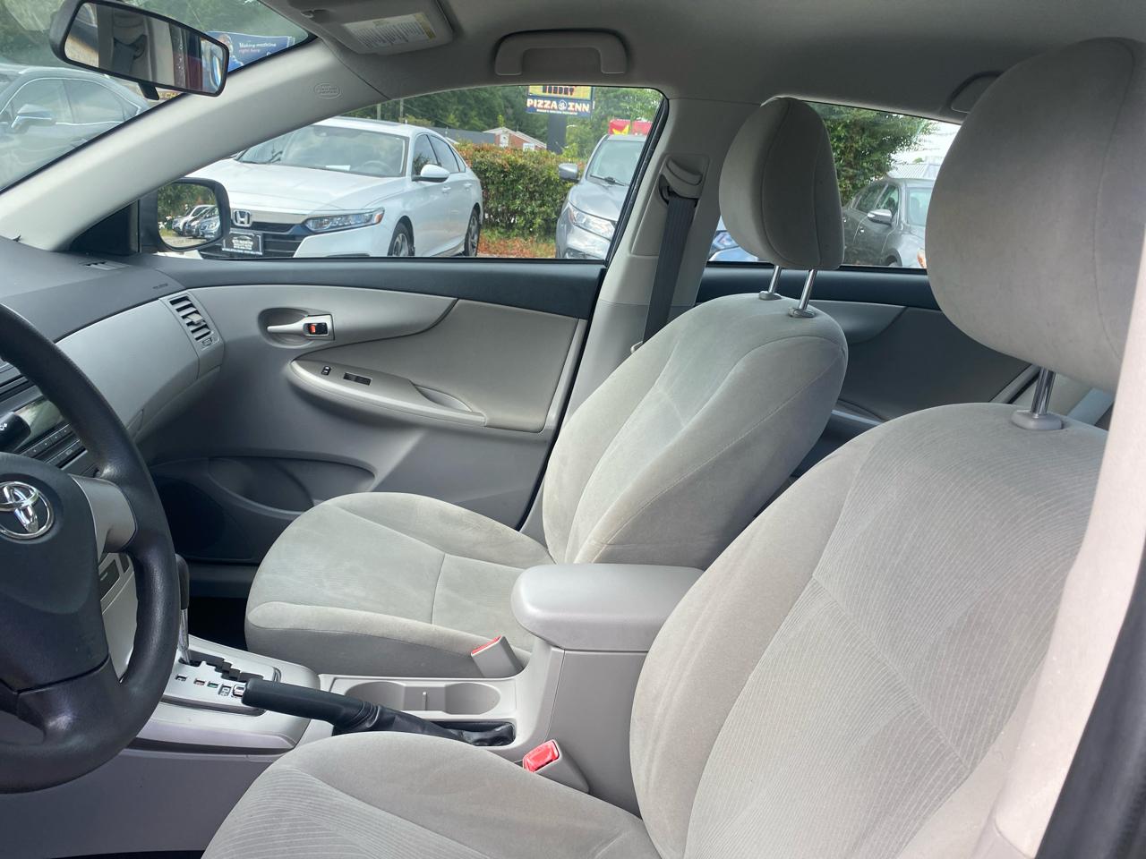 Toyota Corolla LE 4D Sedan 2012