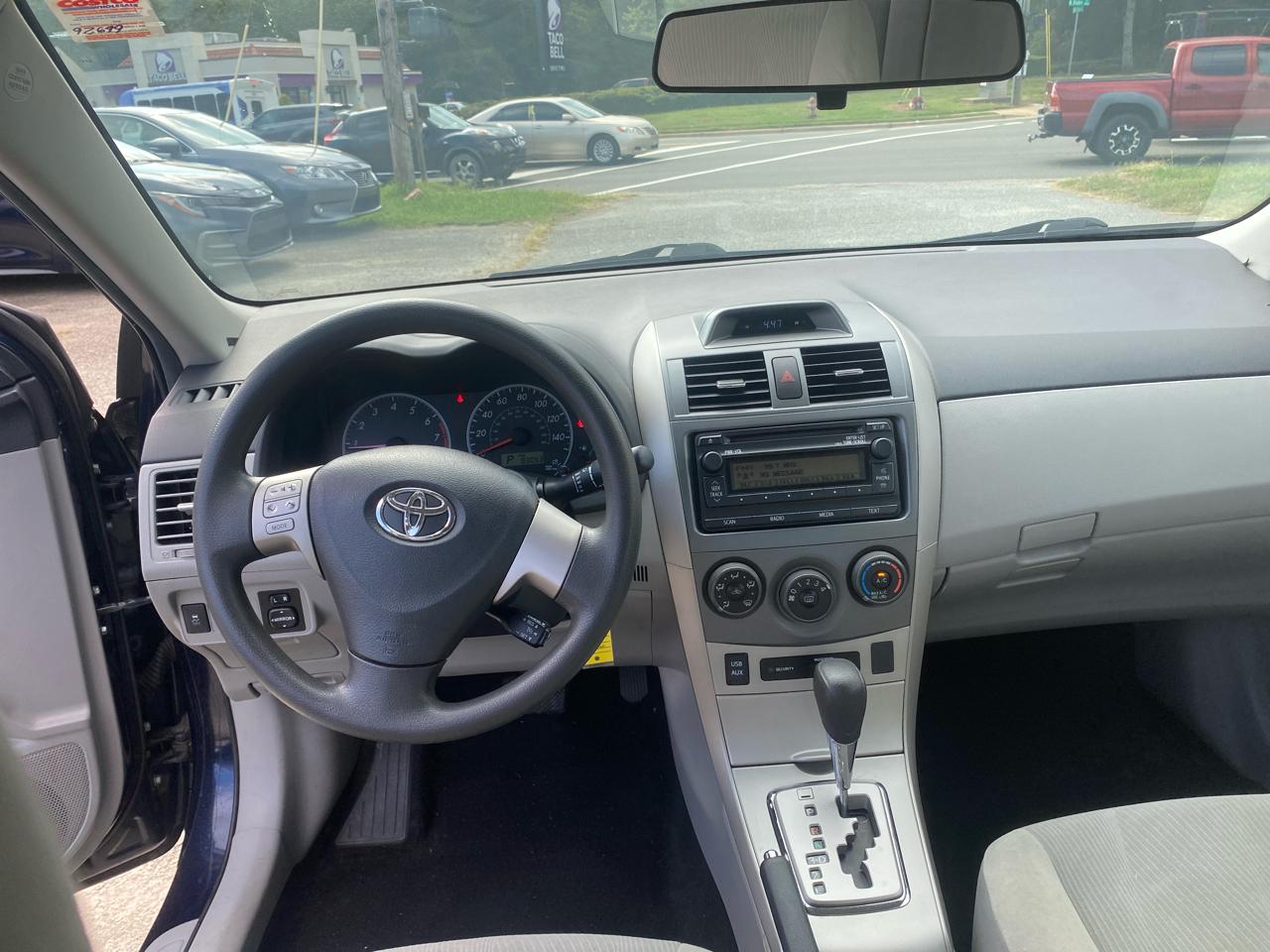 Toyota Corolla LE 4D Sedan 2012