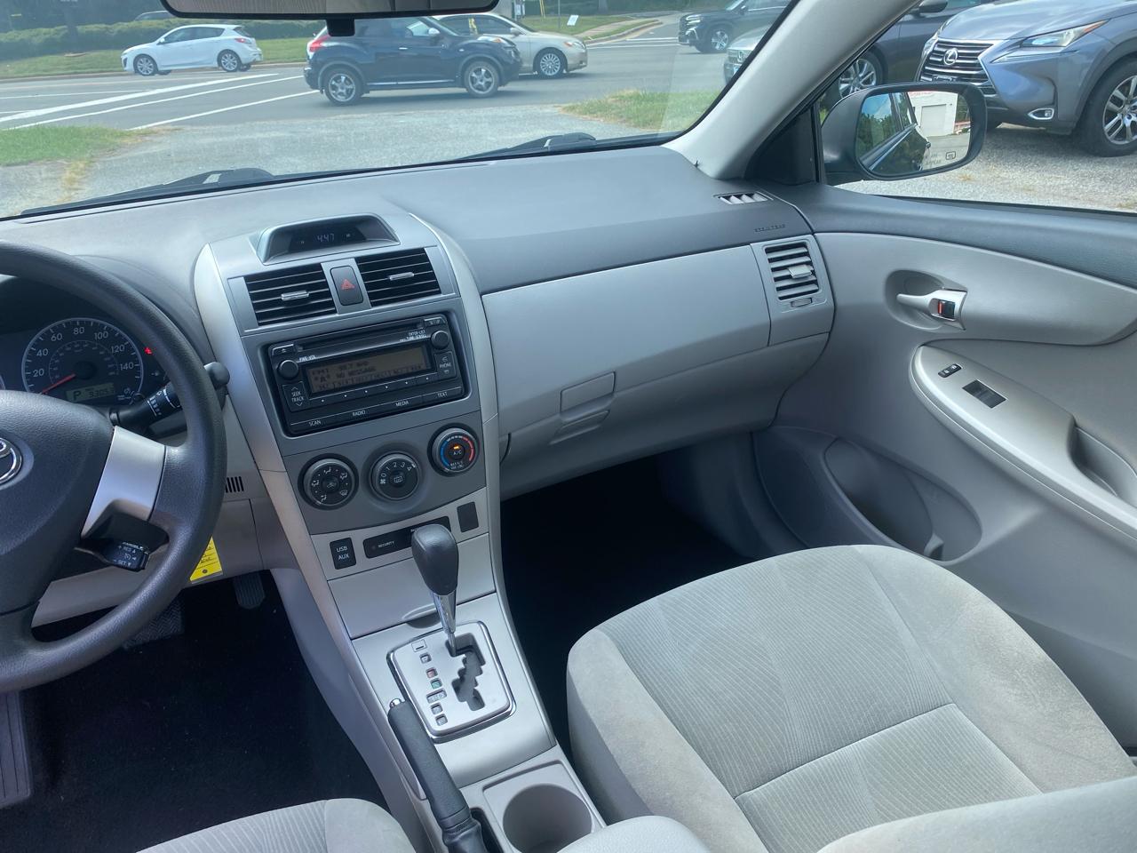 Toyota Corolla LE 4D Sedan 2012