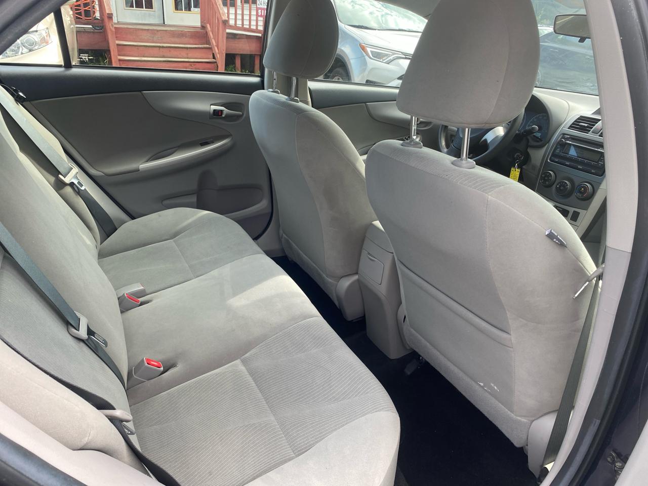 Toyota Corolla LE 4D Sedan 2012