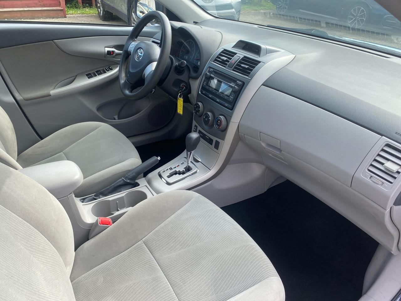 Toyota Corolla LE 4D Sedan 2012