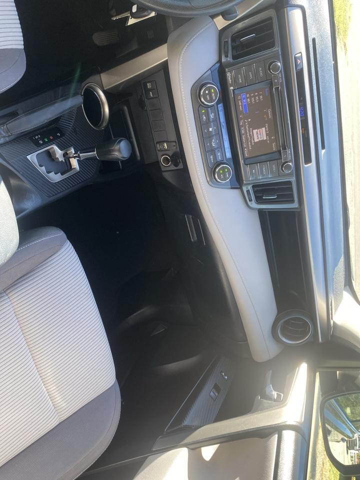 Toyota RAV4 XLE FWD 2014