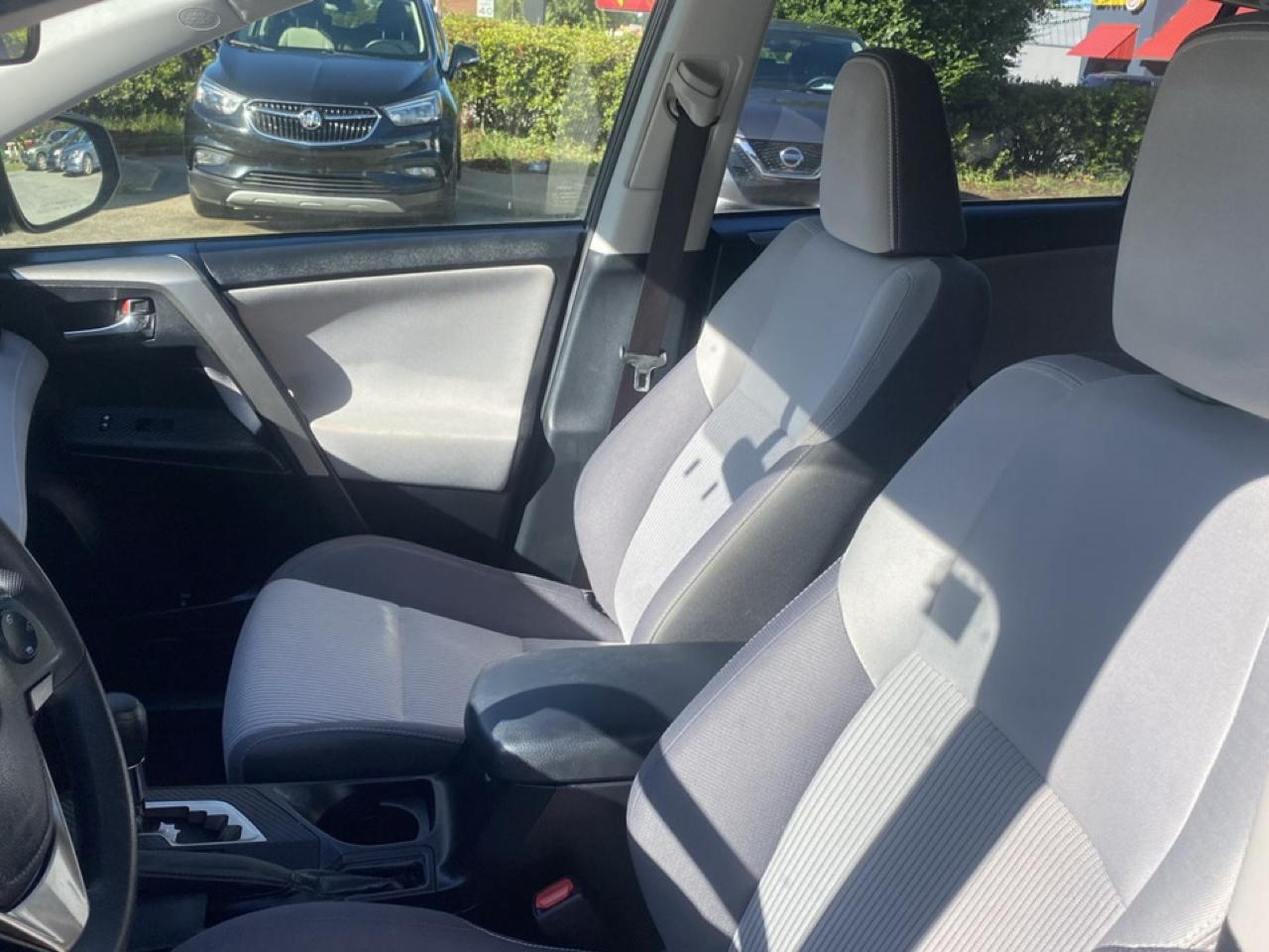 Toyota RAV4 XLE FWD 2014