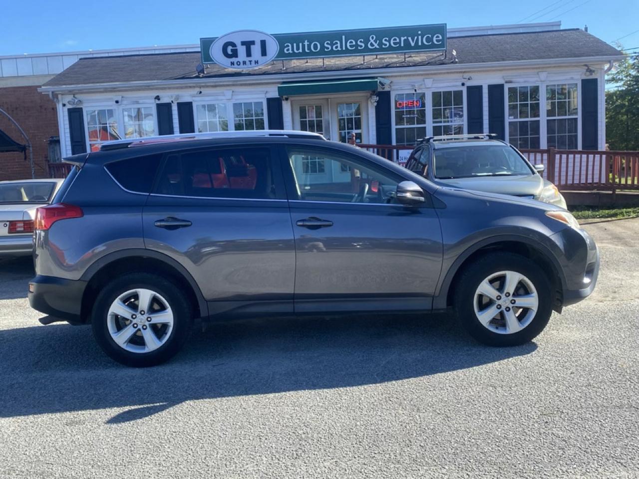 Toyota RAV4 XLE FWD 2014
