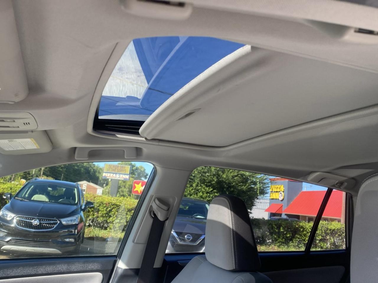Toyota RAV4 XLE FWD 2014