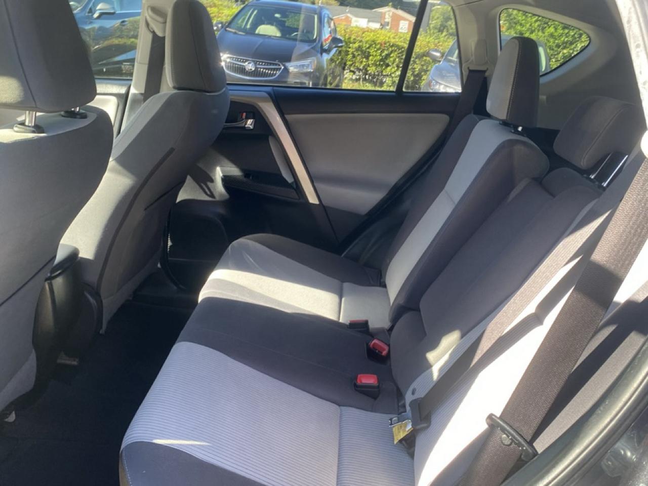 Toyota RAV4 XLE FWD 2014
