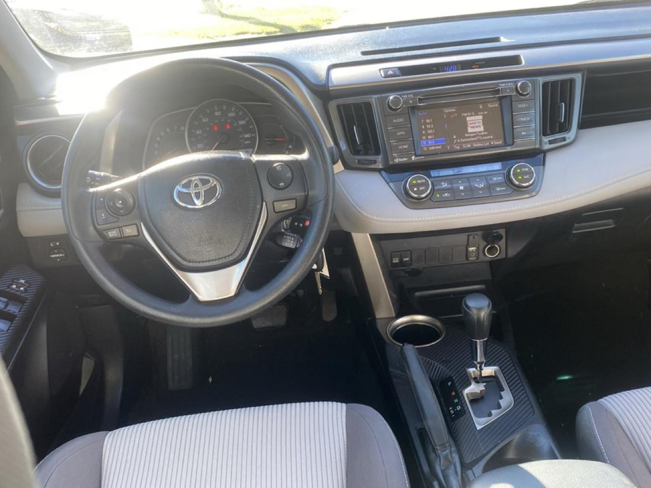 Toyota RAV4 XLE FWD 2014