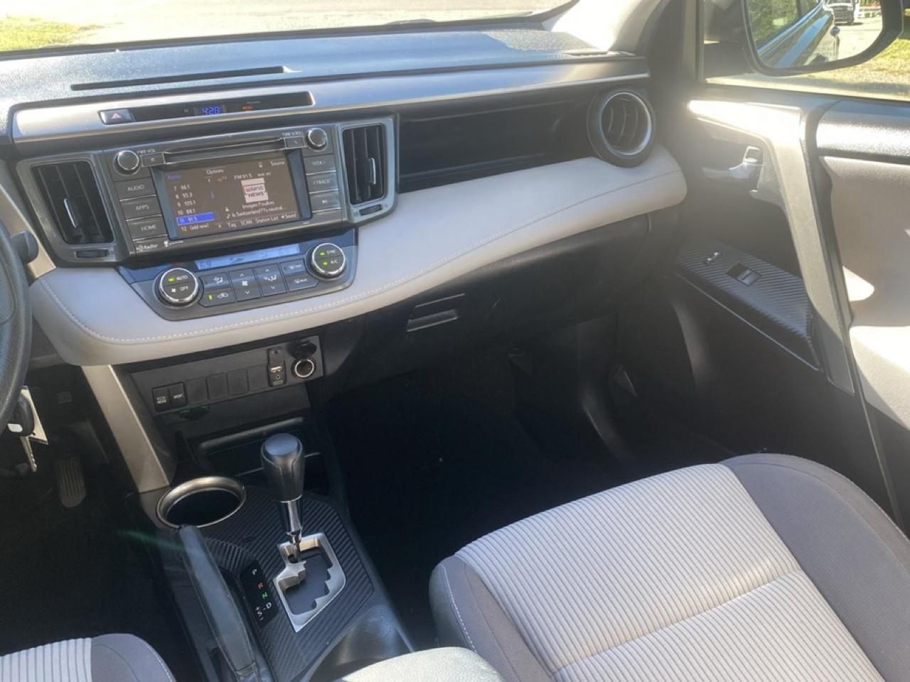 Toyota RAV4 XLE FWD 2014