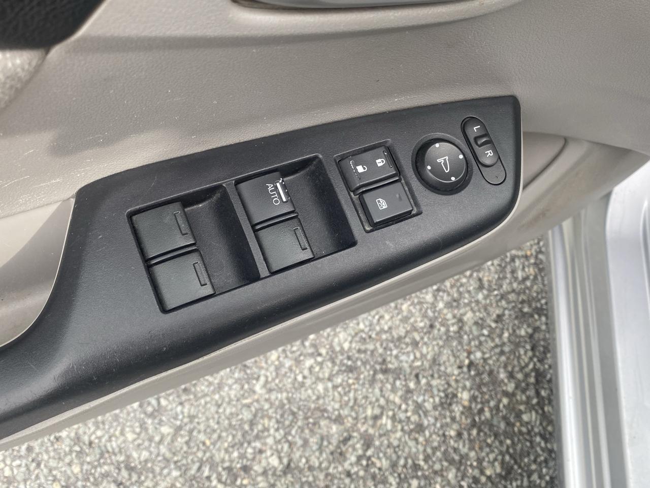 Honda Civic LX Sedan 5-Speed AT 2013